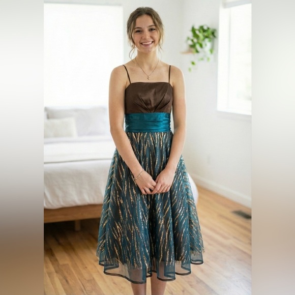 Jump Dresses & Skirts - 🌟 Beautiful Formal Metallic Glitter Swirl Layered Y2K Prom Dress NWOT